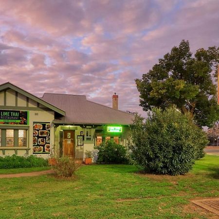 Forest Lodge Motor Inn & Restaurant Dubbo Bagian luar foto