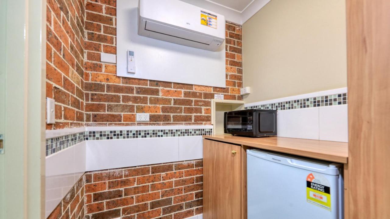 Forest Lodge Motor Inn & Restaurant Dubbo Bagian luar foto