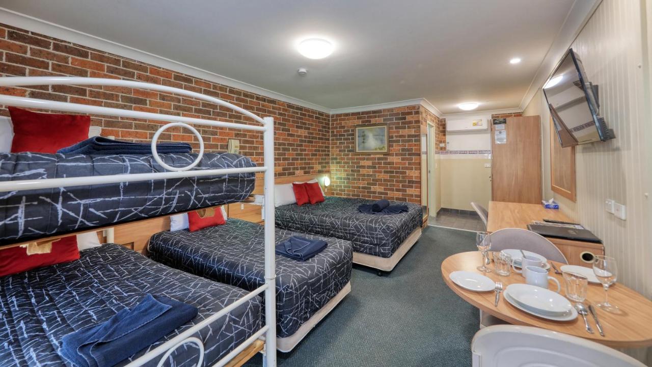 Forest Lodge Motor Inn & Restaurant Dubbo Bagian luar foto