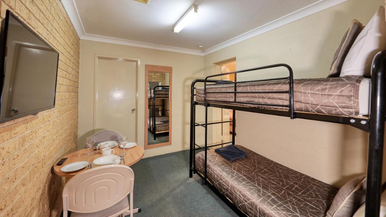 Forest Lodge Motor Inn & Restaurant Dubbo Bagian luar foto