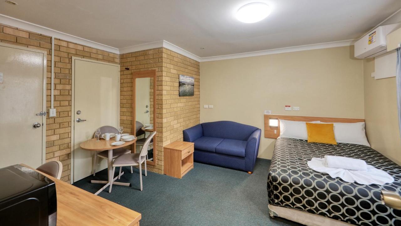 Forest Lodge Motor Inn & Restaurant Dubbo Bagian luar foto
