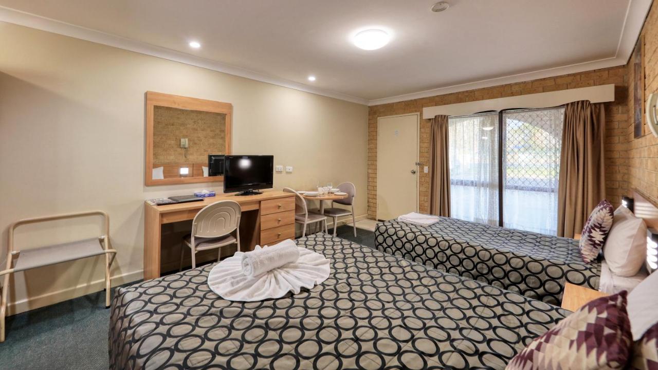 Forest Lodge Motor Inn & Restaurant Dubbo Bagian luar foto