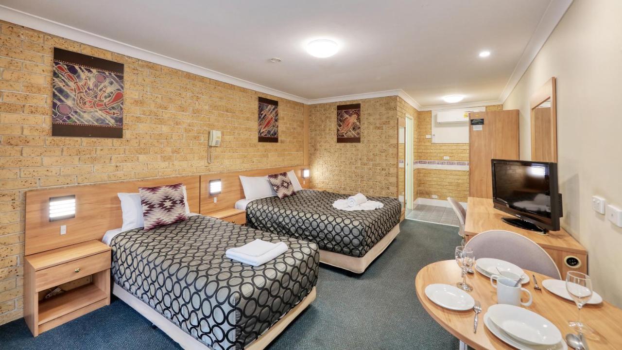 Forest Lodge Motor Inn & Restaurant Dubbo Bagian luar foto
