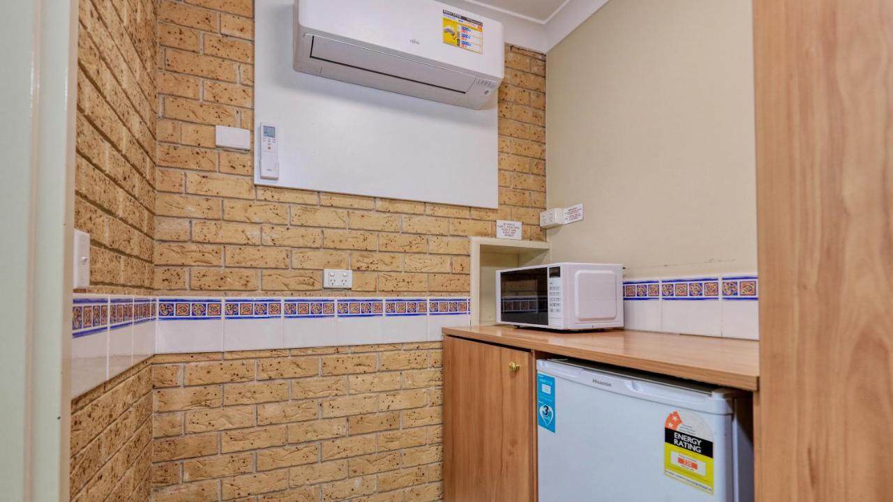 Forest Lodge Motor Inn & Restaurant Dubbo Bagian luar foto
