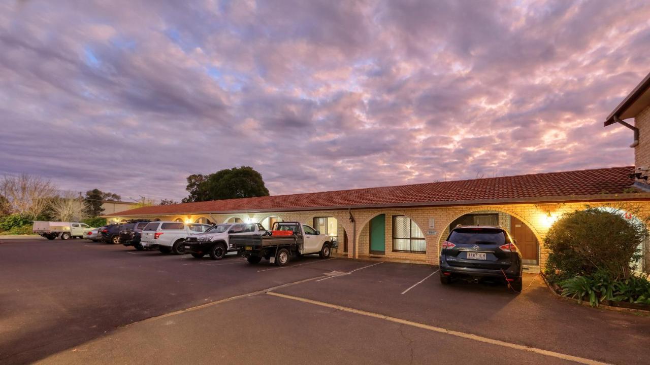 Forest Lodge Motor Inn & Restaurant Dubbo Bagian luar foto
