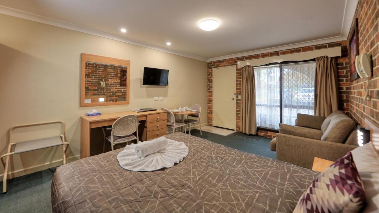Forest Lodge Motor Inn & Restaurant Dubbo Bagian luar foto