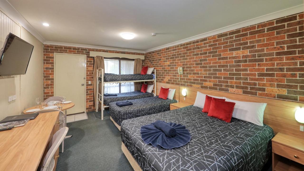 Forest Lodge Motor Inn & Restaurant Dubbo Bagian luar foto