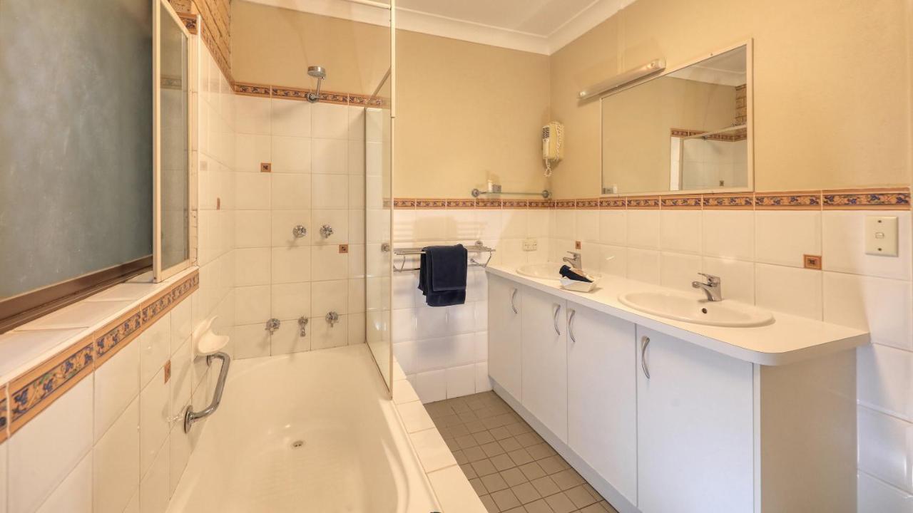 Forest Lodge Motor Inn & Restaurant Dubbo Bagian luar foto