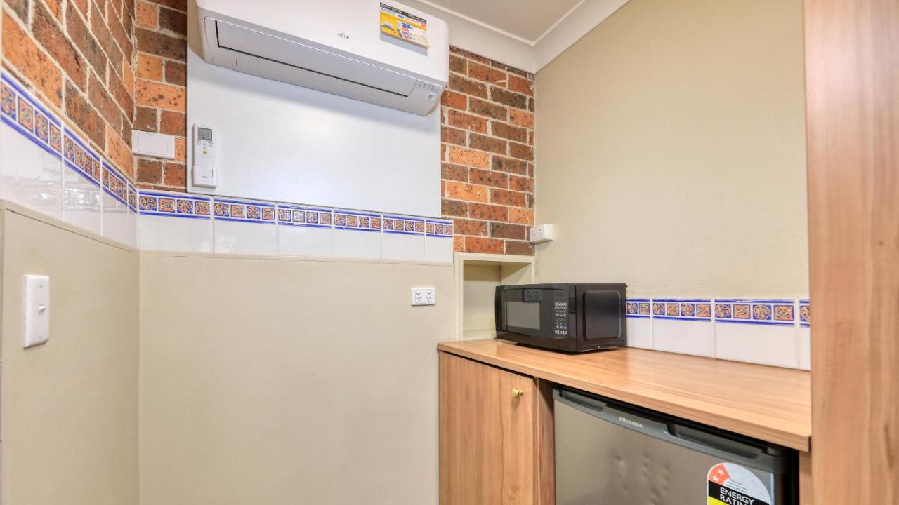 Forest Lodge Motor Inn & Restaurant Dubbo Bagian luar foto