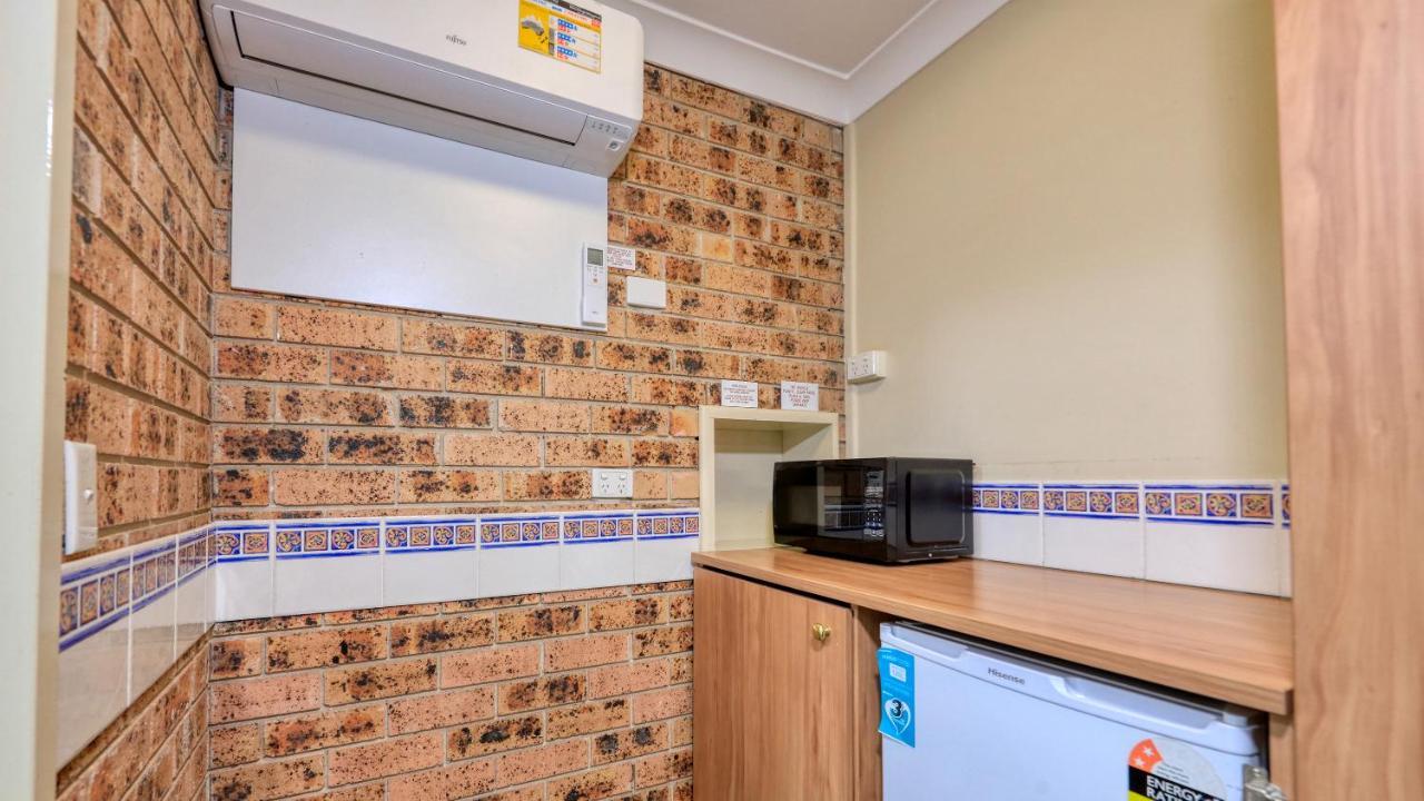 Forest Lodge Motor Inn & Restaurant Dubbo Bagian luar foto