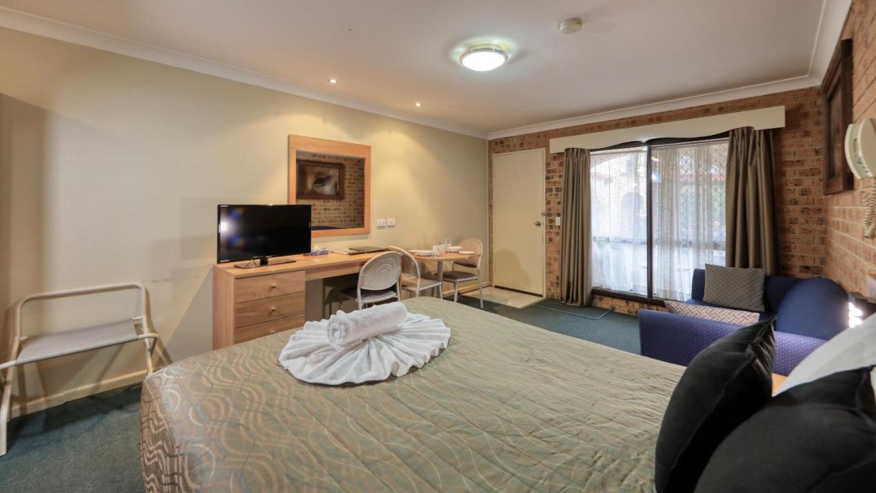 Forest Lodge Motor Inn & Restaurant Dubbo Bagian luar foto