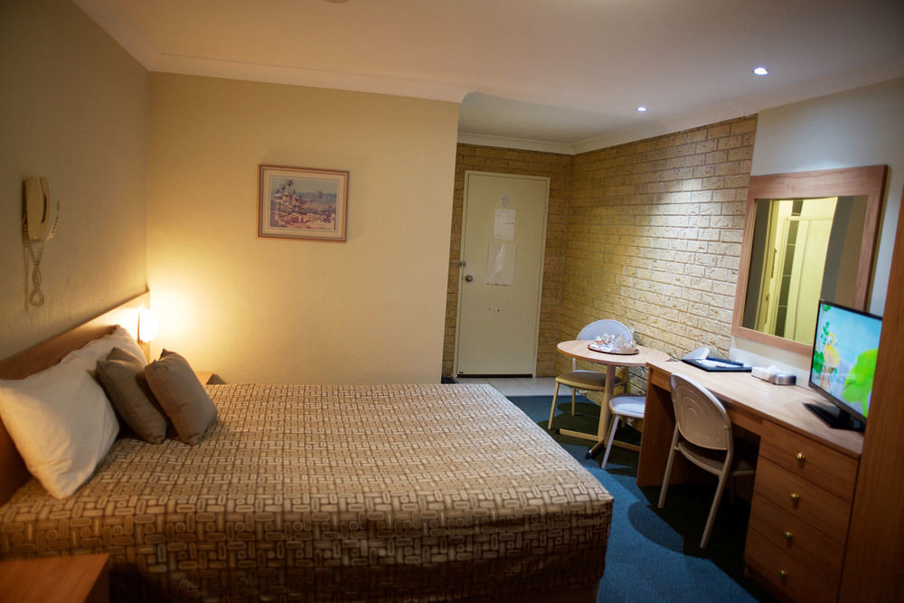 Forest Lodge Motor Inn & Restaurant Dubbo Bagian luar foto