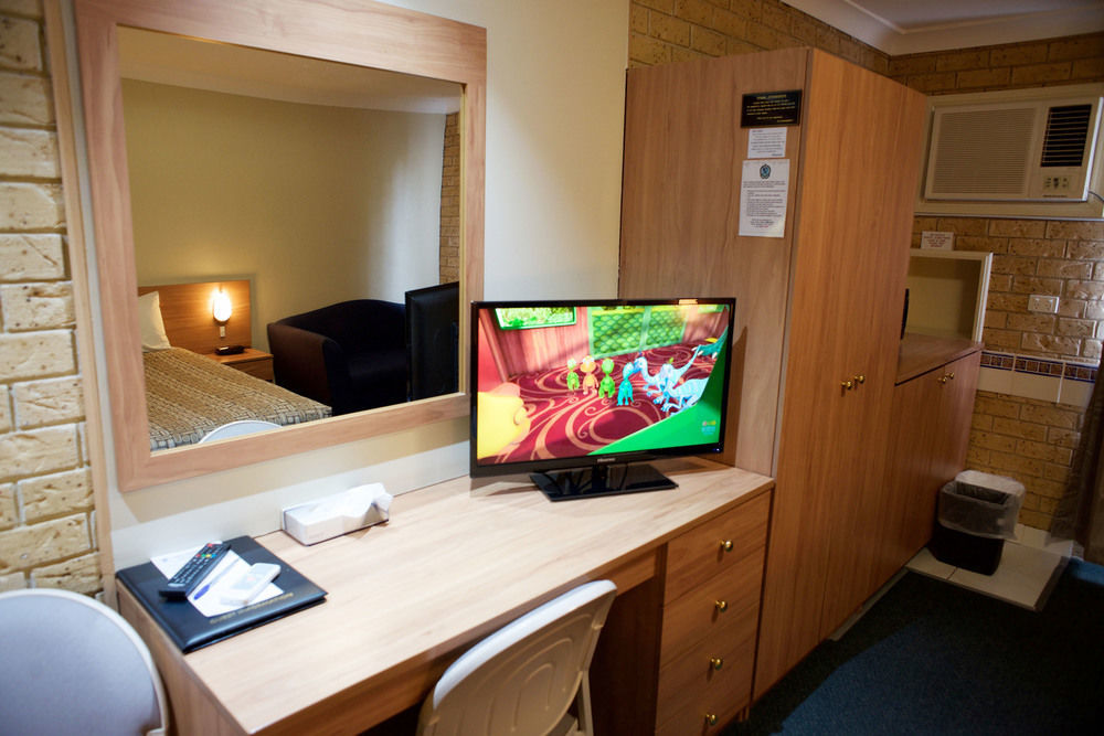 Forest Lodge Motor Inn & Restaurant Dubbo Bagian luar foto